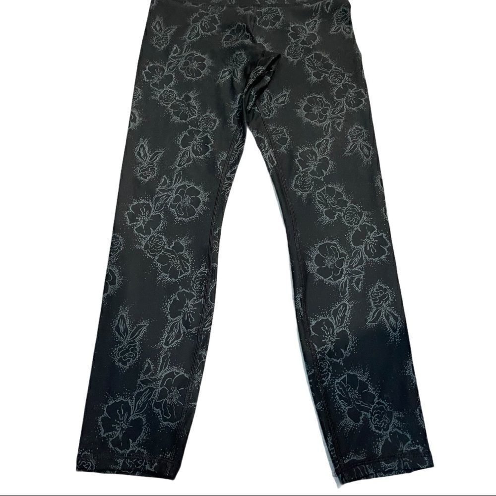 Fabletics mid-Rise outlined floral crop leggings Sz S - Picture 4 of 11